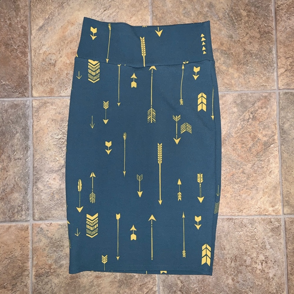 Blue skirt with arrow print